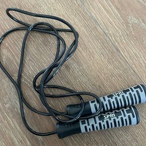 SPRI jump rope Black with black grey hand grips.